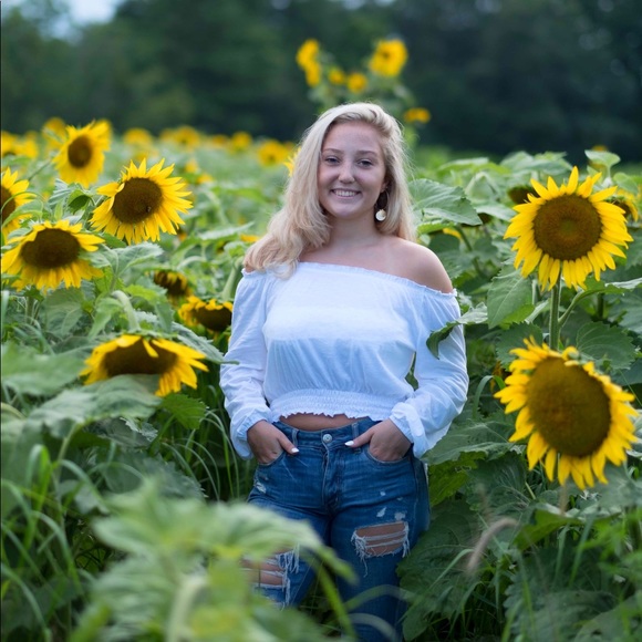 🌻Meet your Posher, Kyra - Picture 2 of 7